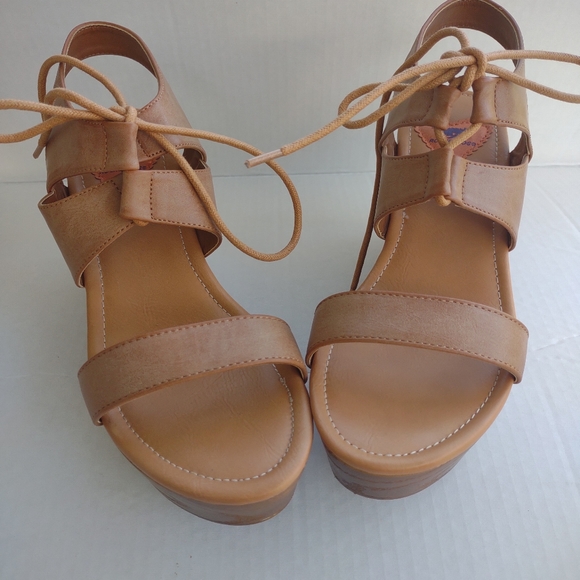 Rocket Dog Wedge Sandals - Picture 2 of 9